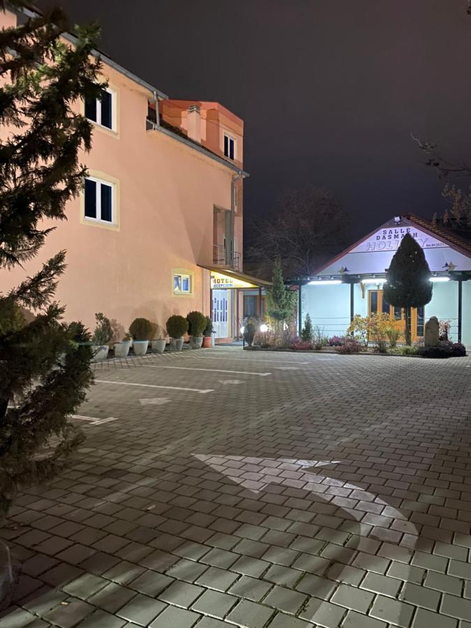 Holiday Ferizaj Exterior photo